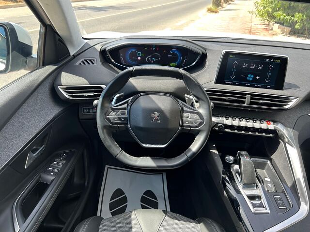 PEUGEOT 3008 ALLURE 1.6 PHEV AUTO SPANISH LHD IN SPAIN 83000 MILES SUPERB 2020